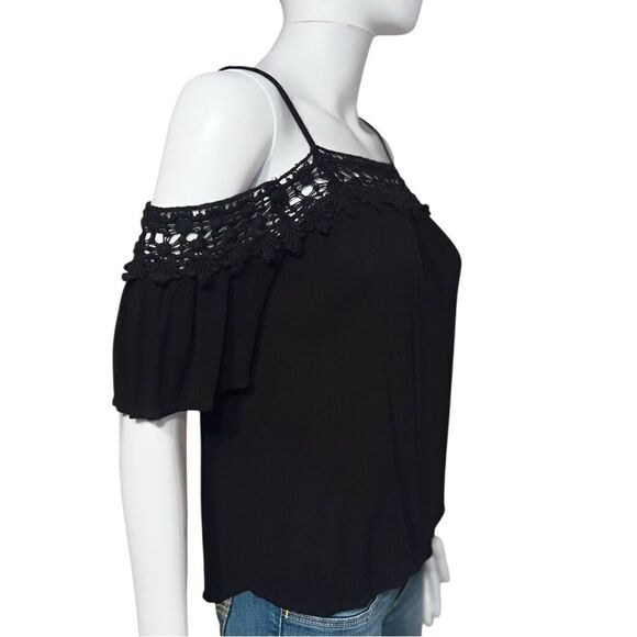 Cold-Shoulder Crochet Top (S) - Picture 5 of 13